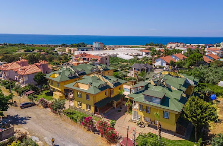 Alanya Demirtaş’ta 3 Katlı Satılık Villa